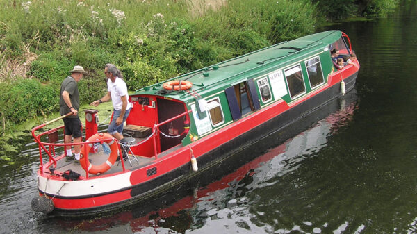 narrowboat cruising the navigation