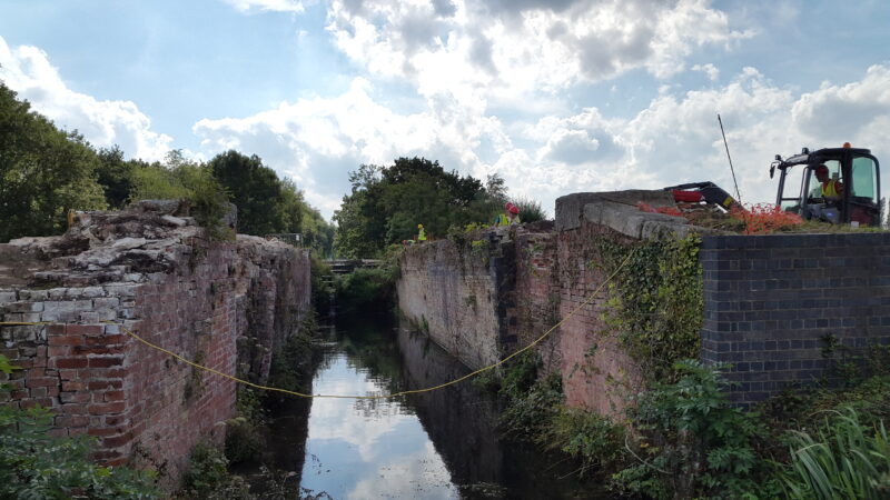 Volunteers working on the restoration of the Grantham Canal
