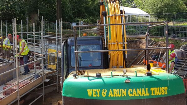 Volunteers working on the Wey &Arun canal restoration