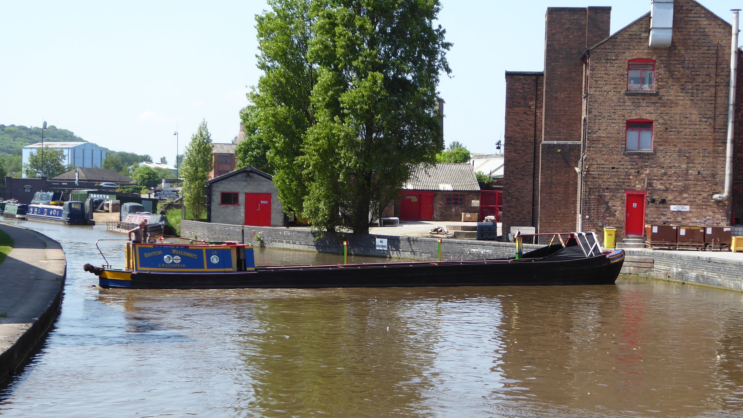 Boat winding at Middleport