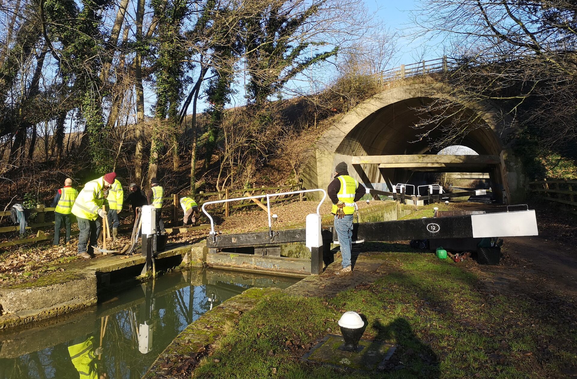Volunteer, around M1 bridge