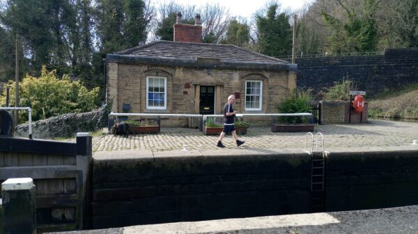 Salterhebble Lock Cottage (Iain Duncan)