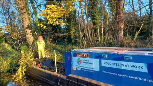 Volunteers from IWA’s Lichfield Branch have been busy cutting back protruding offside vegetation on the Trent and Mersey Canal.