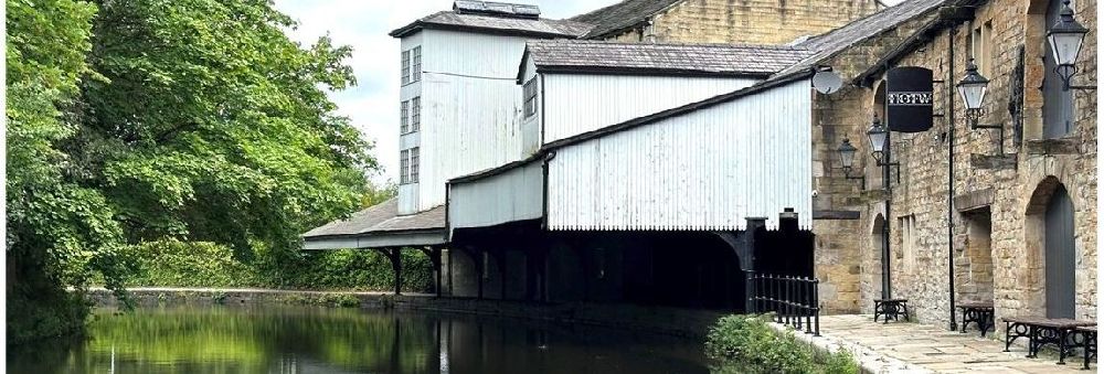 Pic of loading/unloading shed over a canal